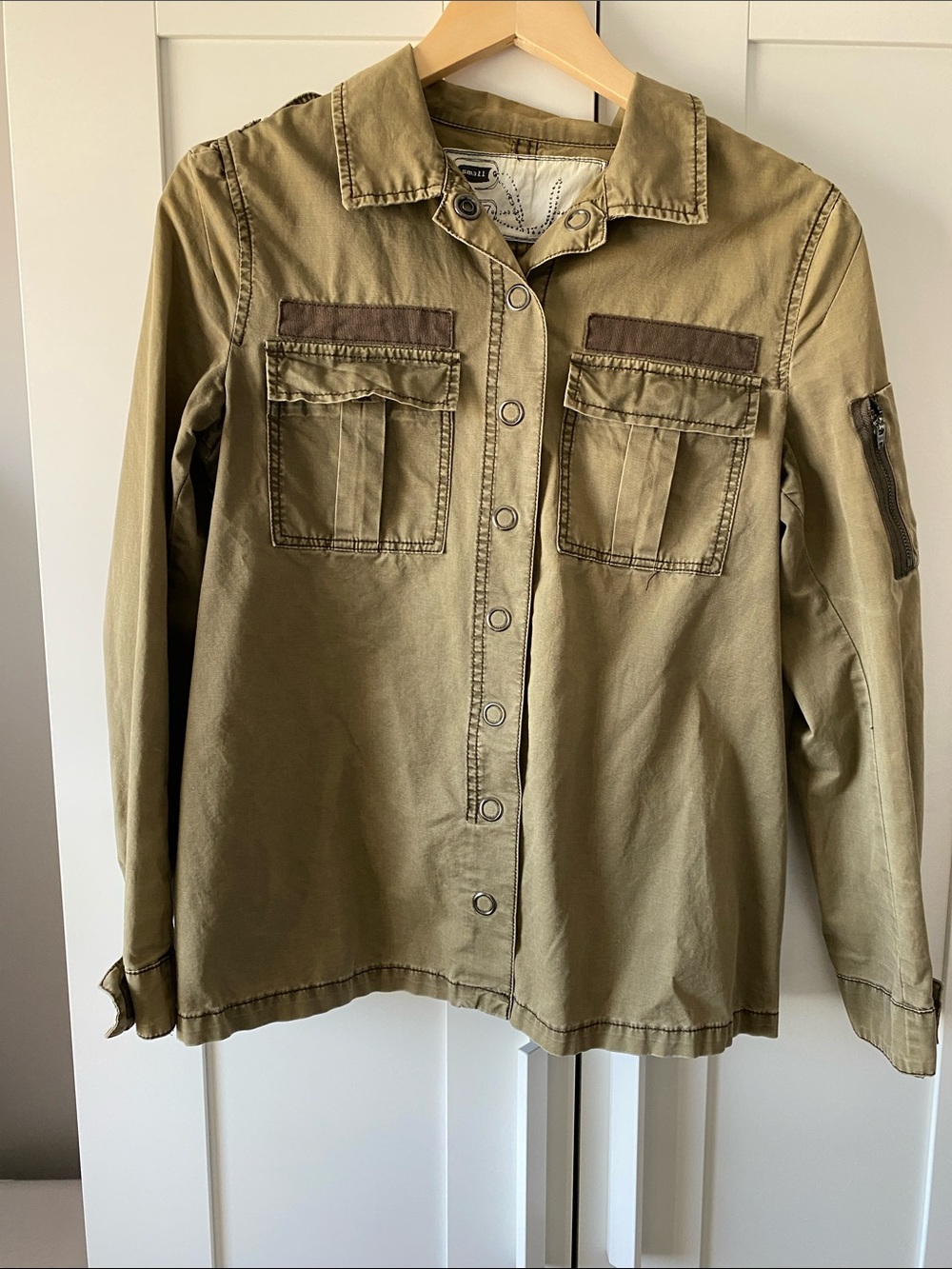 Y2K Blank NYC women’s Olive Utility Button-Down Shirt